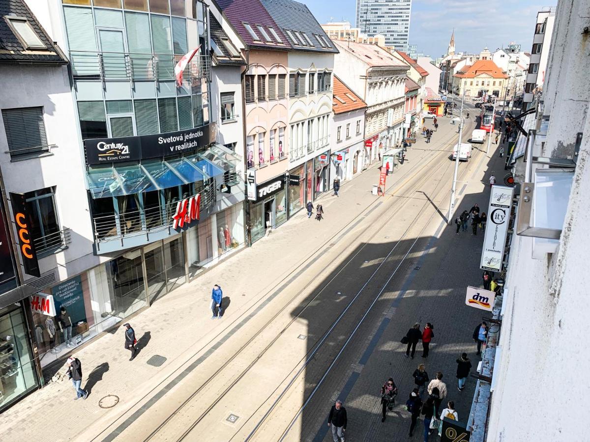 Gorgeous City Center Apartment In Bratislava With Free Parking מראה חיצוני תמונה