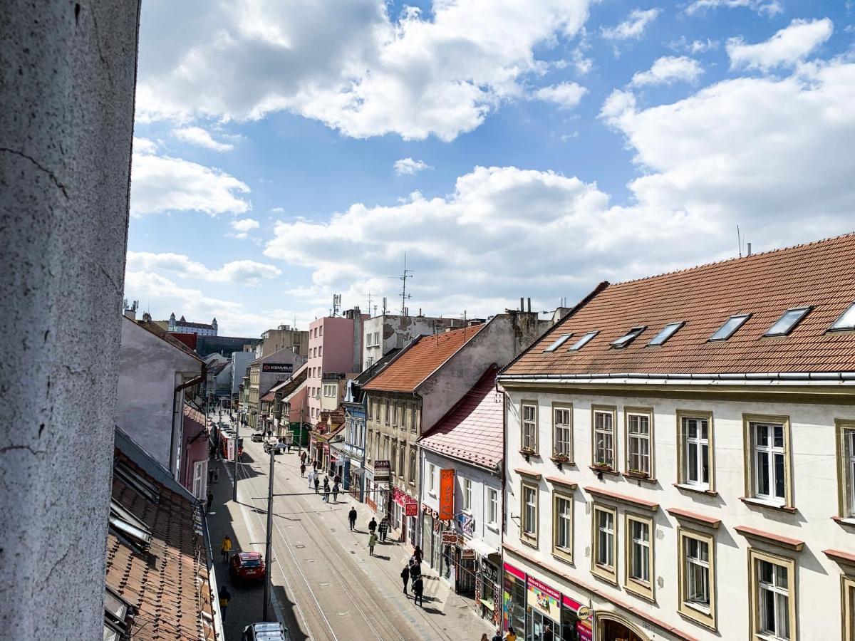 Gorgeous City Center Apartment In Bratislava With Free Parking מראה חיצוני תמונה