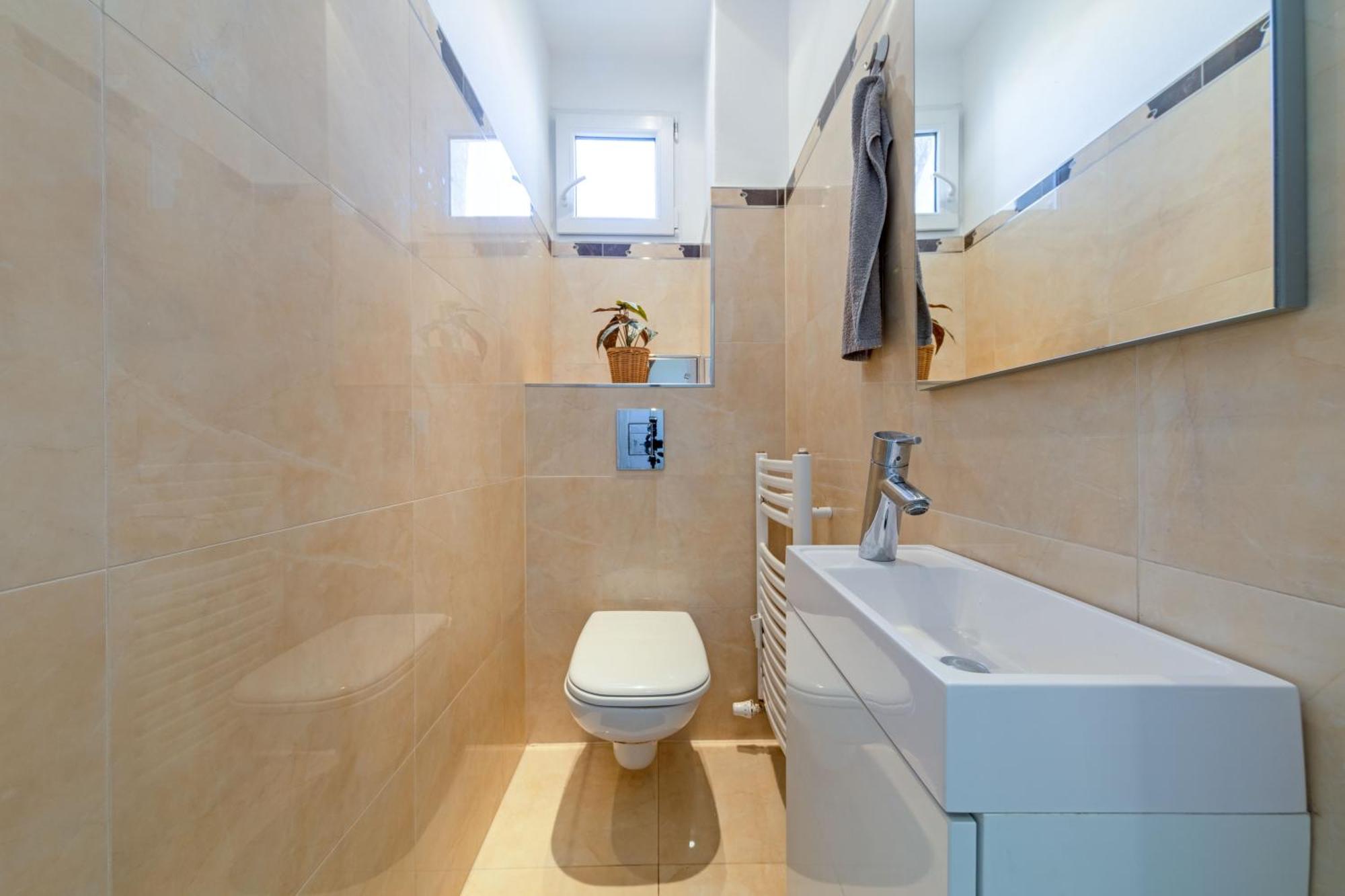 Gorgeous City Center Apartment In Bratislava With Free Parking מראה חיצוני תמונה